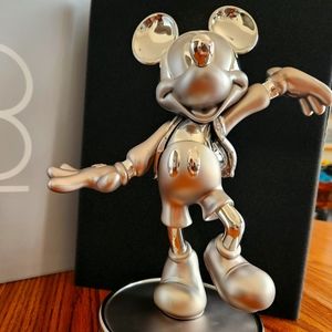 Mickey Mouse Milestone Statue D23 Leader of The Club and Magic Key Illustration